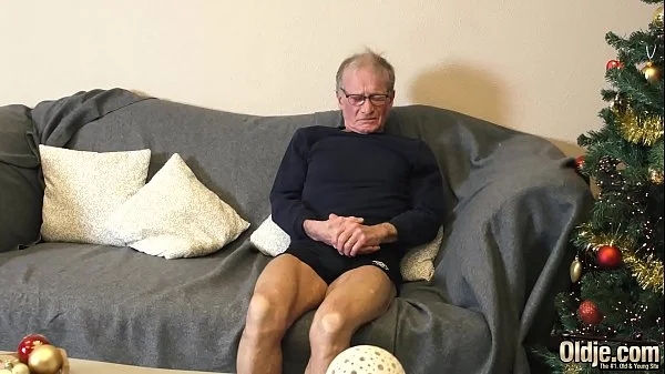 man fucks 18 year old girl she swallows all his cum