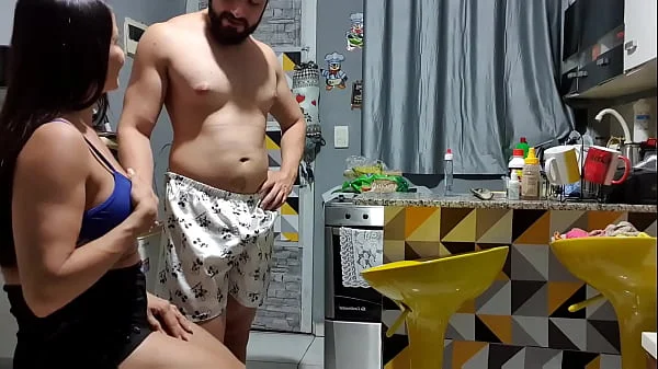 VIZINHO  PRESTATIVO VEIO ME DAR UMA AJUDINHA  BÁSICA!!  .SOU SOLIDÁRIA  COM QUEM ME AJUDA.