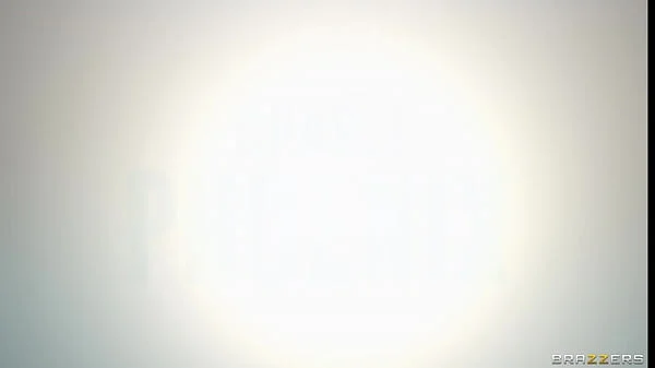 Copycat MILF Steals New Stepdaughter's BF - Kiara Cole, Charli Phoenix / Brazzers  / stream full from www.zzfull.com/steals