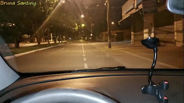 Ofereci carona para a gostosa que tava andando sozinha na rua, e ela transou comigo por gratidão