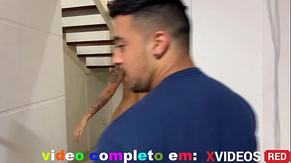 novinha pediu pizza e convidou o motoboy entregador pra comer e ele acabou comendo outra coisa (completo XVIDEOS RED)
