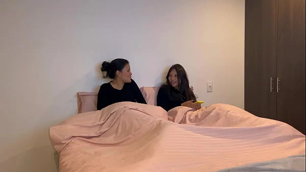 Tengo sexo con la mejor amiga de mi esposo y nos descubren.