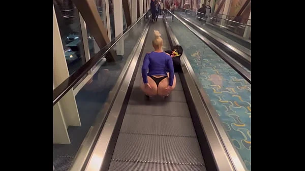 Alexis Andrews Fucks Gibby The Clown At The World Famous MGM Grand And Planet Hollywood