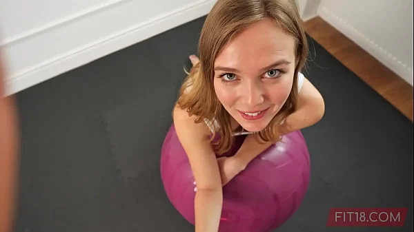 Tattoo Free American Student Stella Sedona Fucks Personal Trainer At The Gym - 60FPS