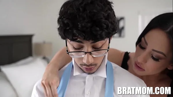 Stepmoms Little Black Dress Jennifer White, Diego Perez