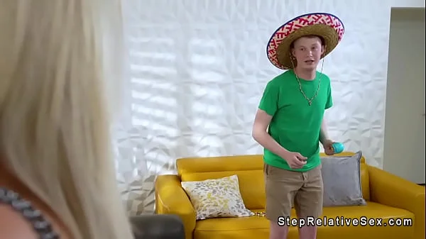 Gringo stepsosn POV fucks curvy MILF stepmom