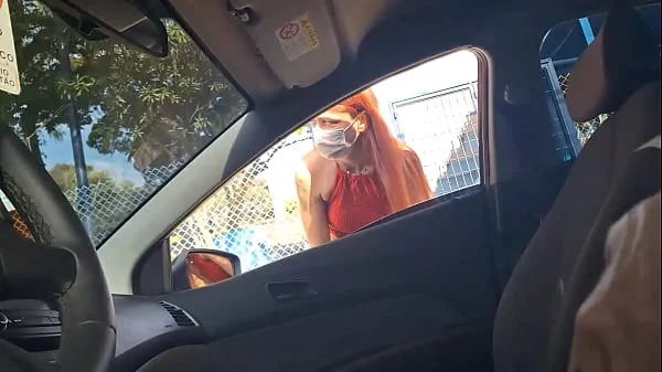 no ponto de onibus tirei pau pra fora e arrisquei masturbaçao