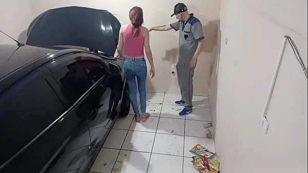 Patroa e cliente ficou com tesão na oficina do mecânico tarado!