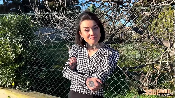 Crystal, brunette ténébreuse qui adore la baise anale