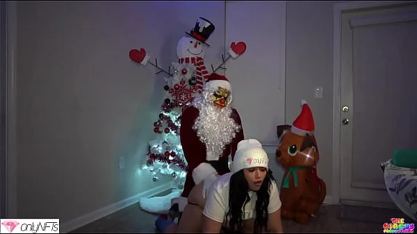 Mandi May FUCKS AND SUCKS SANTA CLAUS BIG BBC