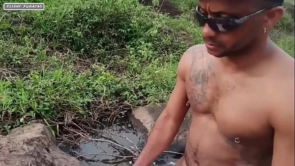 Sexo a três com com muito tezao e muita porra dentro das vaginas em Rio deserto…..meninas ficam nuas em Rio e fode com cara desconhecido