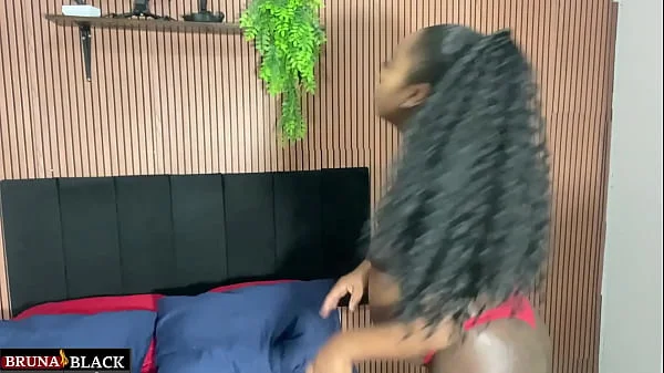 Jovem negra grávida divide a cama com seu cunhado pervertido, só uma rapidinha sem ninguém saber.