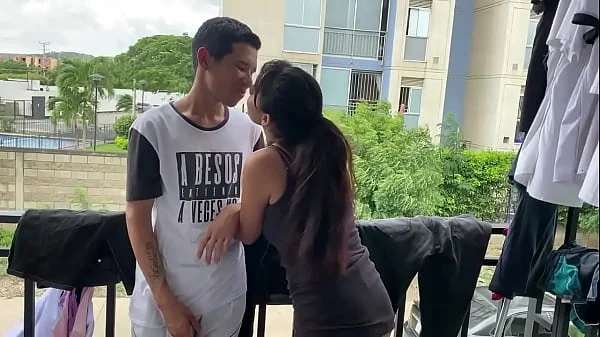 mi padrastro le es infiel a mi madre conmigo y se termina corriendo dentro de mi boca