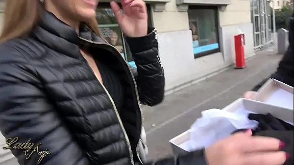 Geldherrin: Geldsklave übernimmt die Rechnungen