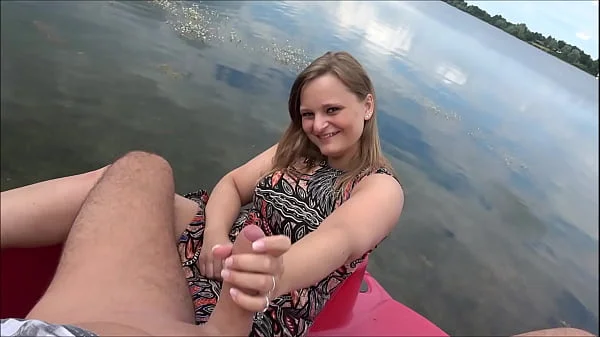 TRETBOOT-FICK mitten auf dem See