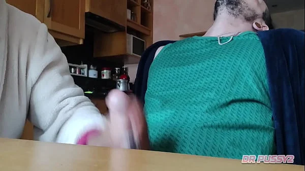 MASTURBEI O MELHOR AMIGO DO MEU MARIDO E DEIXEI ELE FILMAR SEM O CORNO SABER