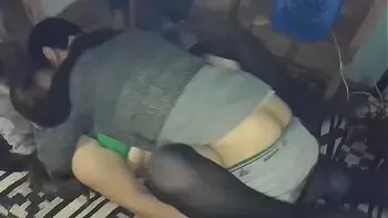 La puta de mi novia me pide que cogamos de misionero grabamos con el celular