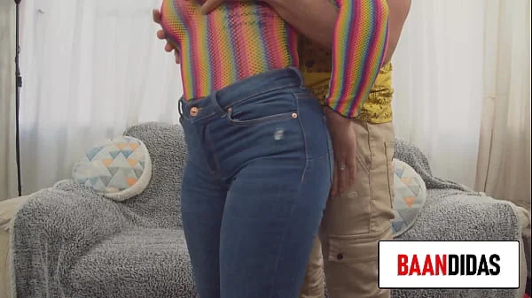 puta española pierde la cita con su marido para ayudarme con mi polla terminamos follando.