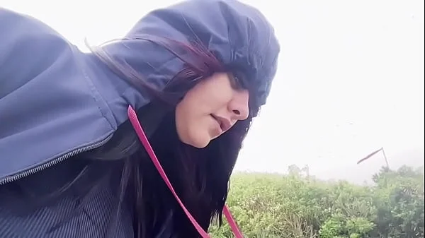 Novinha rabuda é pega no flagra na praia