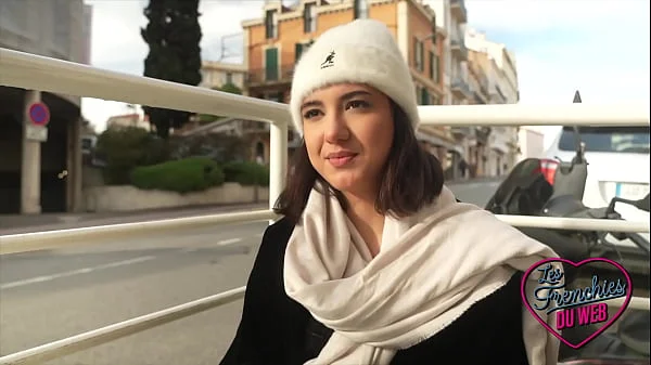 Lena Coxx en veut encore, et cette fois, avec deux mecs