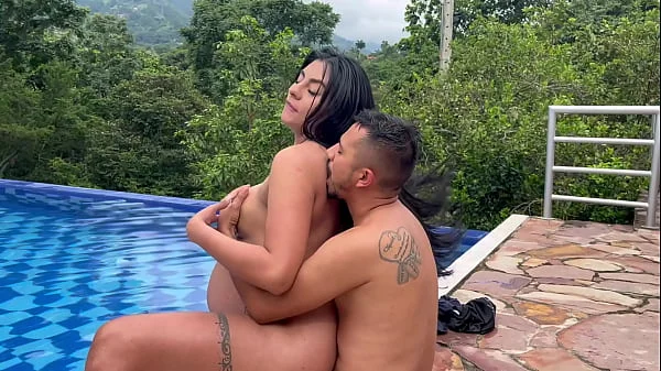 Piscinero cachondo me folla cuando mi marido no esta Part 1