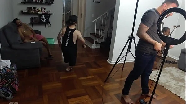 a anãzinha rabuda - suruba e bastidores do que rola