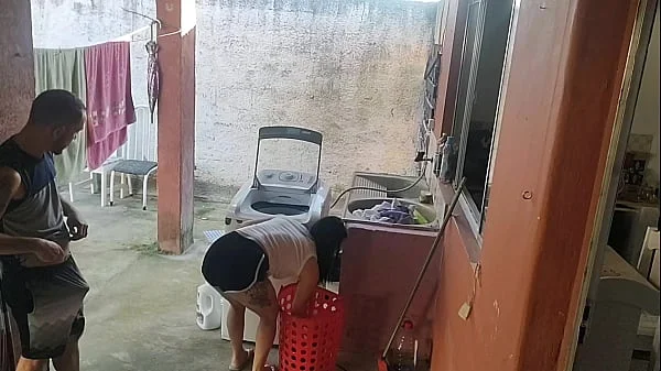 esposa saiu e a empregada não resistiu ao meu pau ereto