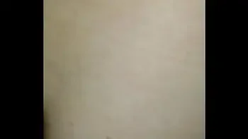 Le llego el periodo pero ella quería coger