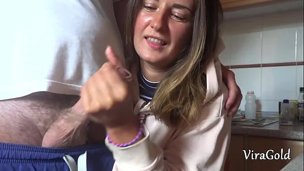 Quick Homemade Handjob from Sexy Camilla Moon with Lot A Cum