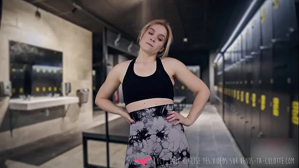 Vends-ta-culotte - Beauté française autoritaire te fait bouffer ses chaussettes sales - Lucy doll