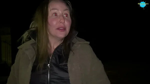 Street Girl flashing