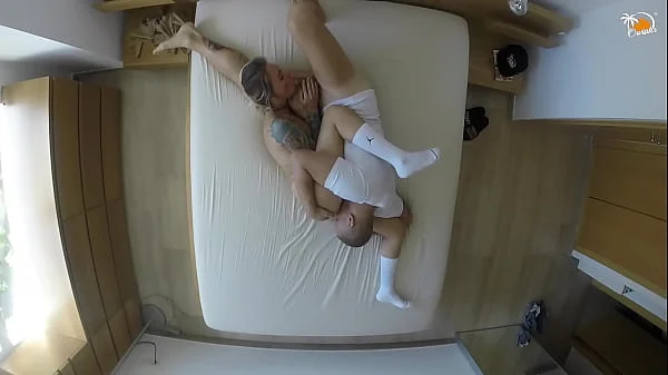 MIRROR ABOVE BED! Lovely amateur sex scene from Polish couple