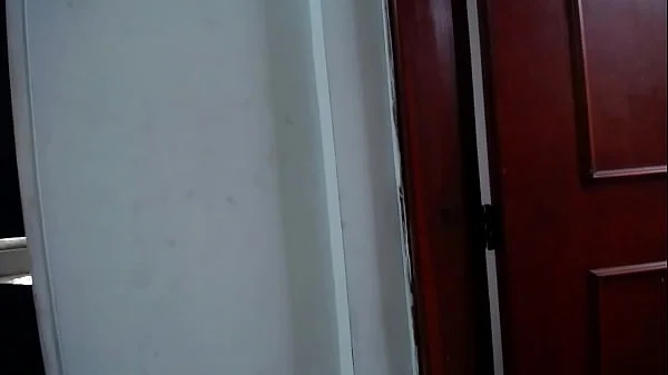 El Amigo De Mi Novio Me Espia Mientras Me Duchaba Y Decidi Invitarlo A La Ducha Para Que Follara Mi Culo