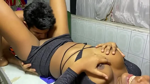 mi padrastro es muy joven y guapo llega a follar mi coño cuando mi madre no esta