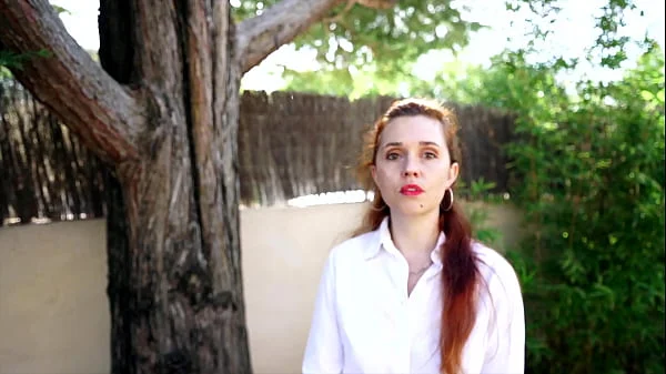 Infirmière rousse à petits seins passe son premier casting X