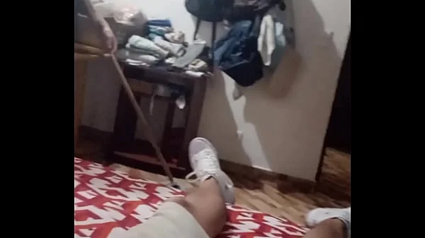 Video casero 100 % REAL, mi hermanastra le gusta provacarme y dejarme con las ganas siempre que estamos solos en casa.