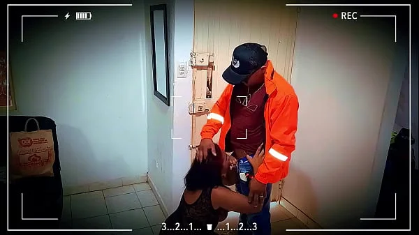 Casual sex with the delivery guy, I suck his cock and let him fuck me after showing me off in lingerie. Quick, adrenaline-filled, and delicious sex!