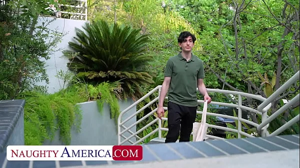 Ebony hottie Lily Starfire bangs the delivery guy after school