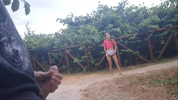 Punheta para safada que passava em público!