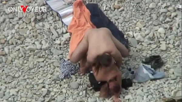 Beach Voyeur. Summer vacation on the sea shore going pretty well!