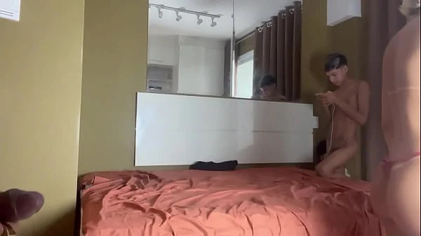 Vazou na net vaza vídeo de jovens influências com amigo gay no meio juntos com mulheres pela primeira vez