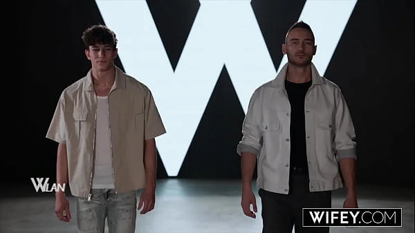 WIFEY Hubby Watches As His Horny Wife Sienna Rae Gets Double Penetrated In Front Of Him