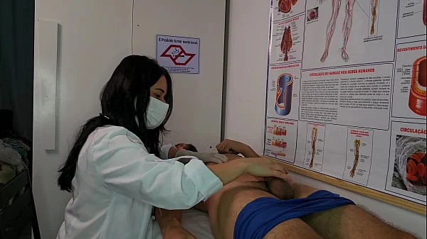 Enfermeira fica excitada ao ver ereção do paciente