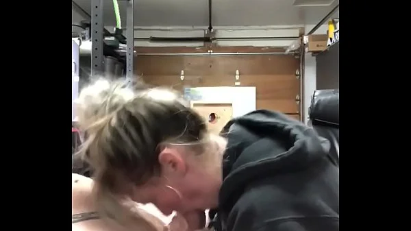 Fucking my thick hairdresser, mase619 gives a tip!