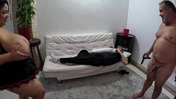 Uma gigante gostosa apronta na mansão, a peituda BBW Slut Doll