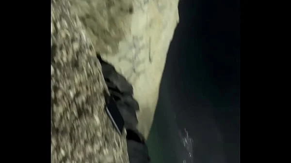 Novinha casada perde o telefone e vazam vídeos transando na praia de Ipanema arpoador