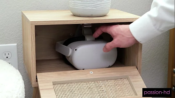 I Let My Roommate's Boyfriend Use My Cunt For His VR Game!