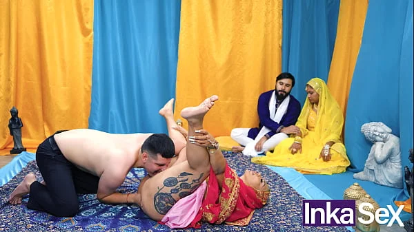 Chudai - Madrastra India tetona se folla al novio de su Hijastra y le dejan el coño lleno de leche.