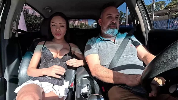 A novinha mineira liberou até o cuzinho na carona do Ted - Alice Vasconcelos
