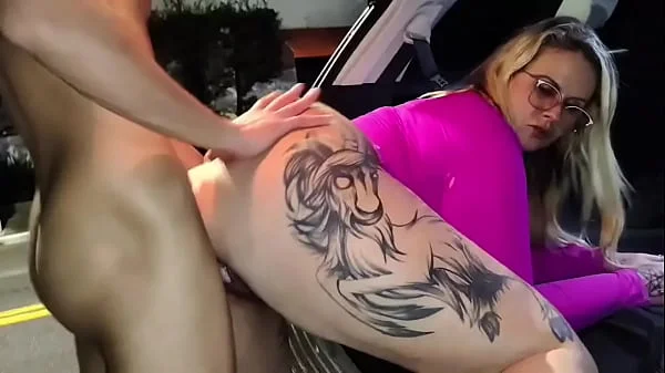 Madrasta tarada aborda entiado na rua faz ele entrar no o inocente é obrigado a fode ela carro o